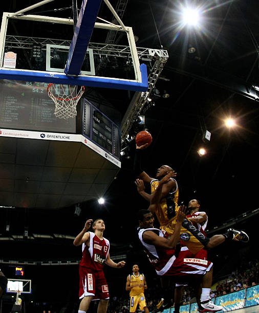 借其出色的 借其出色的